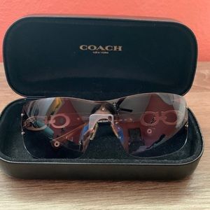 COACH sunglasses in AMAZING condition! 🕶